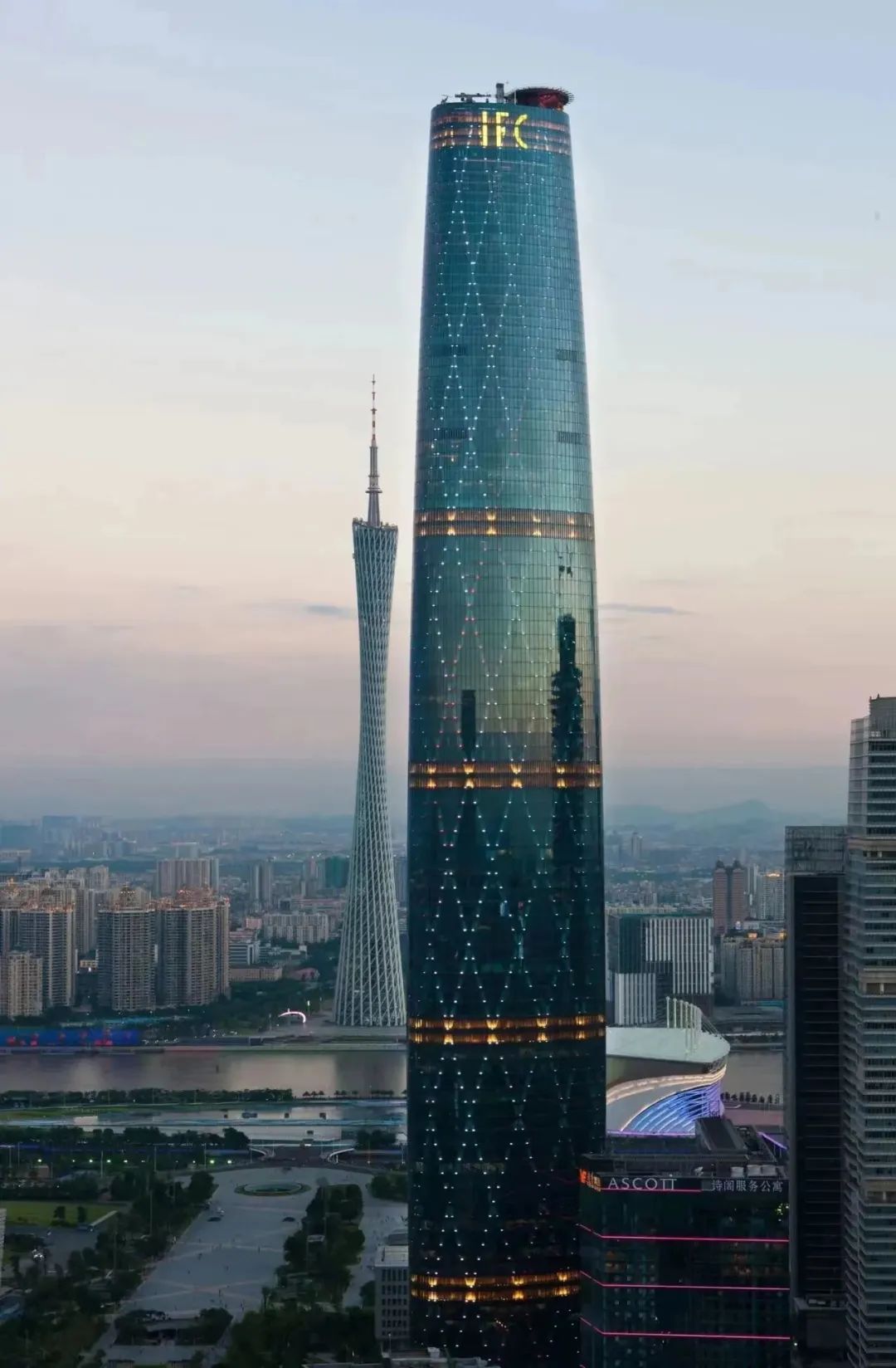 170623728201691328.jpg 珠江新城西塔.jpg