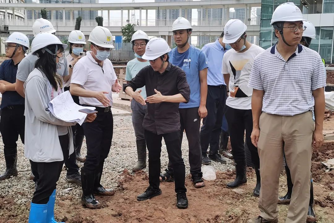 170623732049970509.jpg 罗建河在香港科技大学(广州)工地现场.jpg